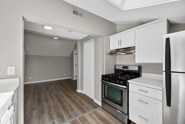 Building Photo - Modern 1-Bed Apartment in Heart of Tacoma