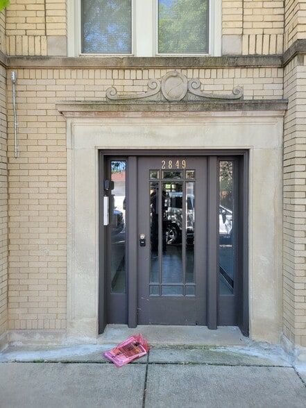 Building Photo - 2843 W Berteau Ave