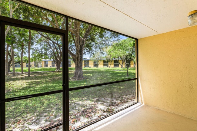 Building Photo - 507 Meadows Cir