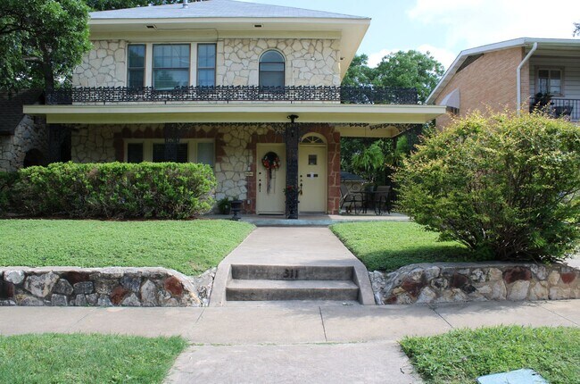 Building Photo - 2 BEDROOM - MONTE VISTA