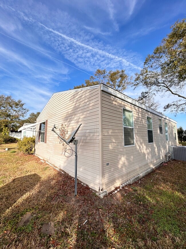 Building Photo - 38816 Bronco Dr