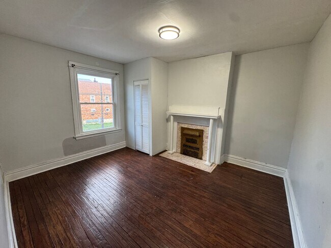 Building Photo - Pittsburgh, Mt. Washingtom Neighborhood- 3 Bedroom 1 Bath House, Yard