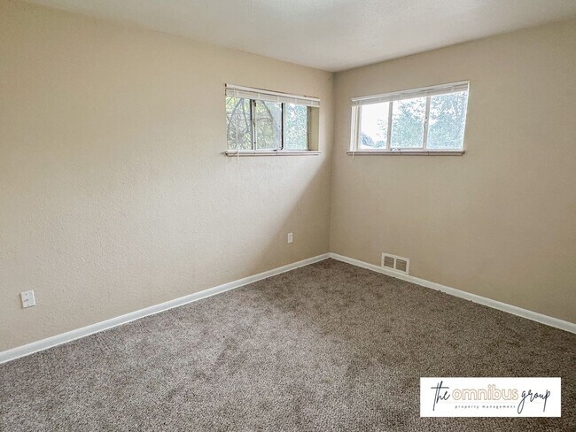 Building Photo - Hazel Ct