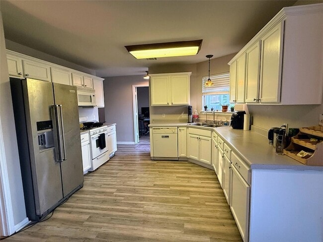 Building Photo - 541 Zebra Dr