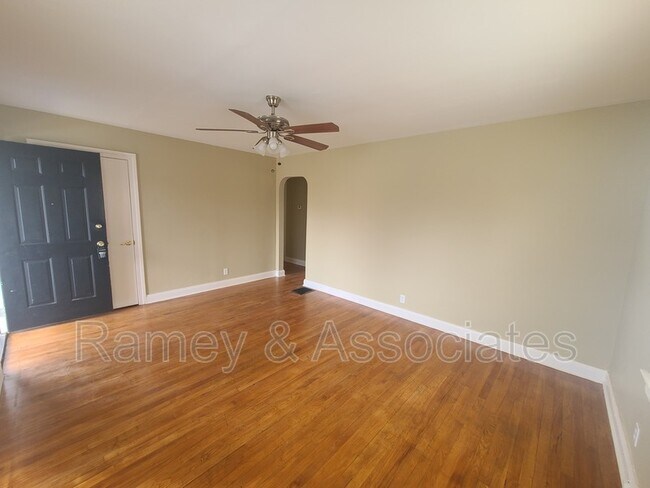 Building Photo - 1627 Catalpa St