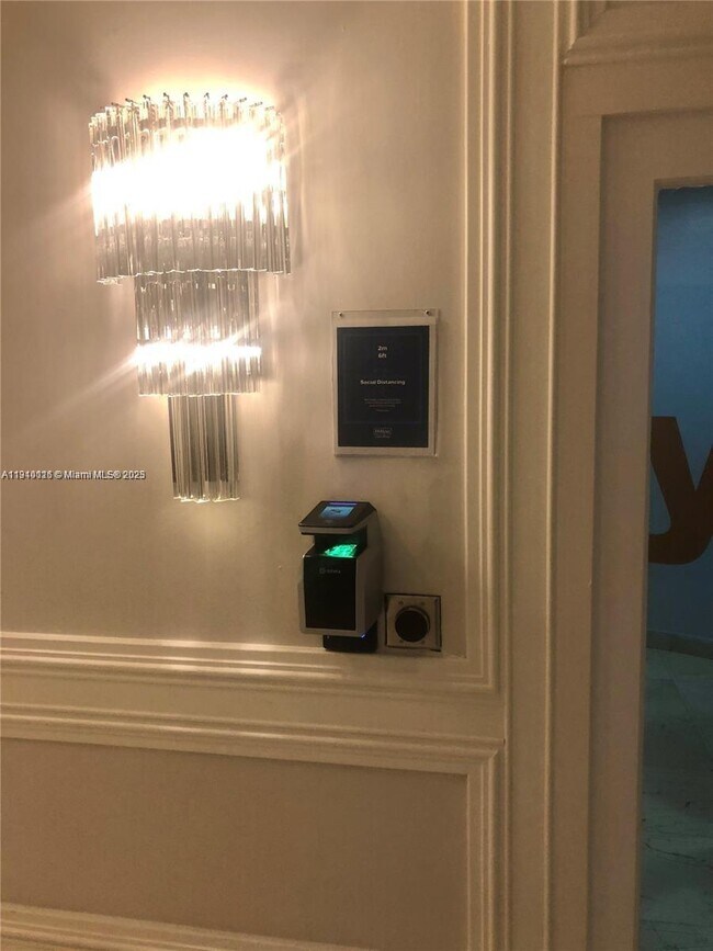 Building Photo - 1717 N Bayshore Dr