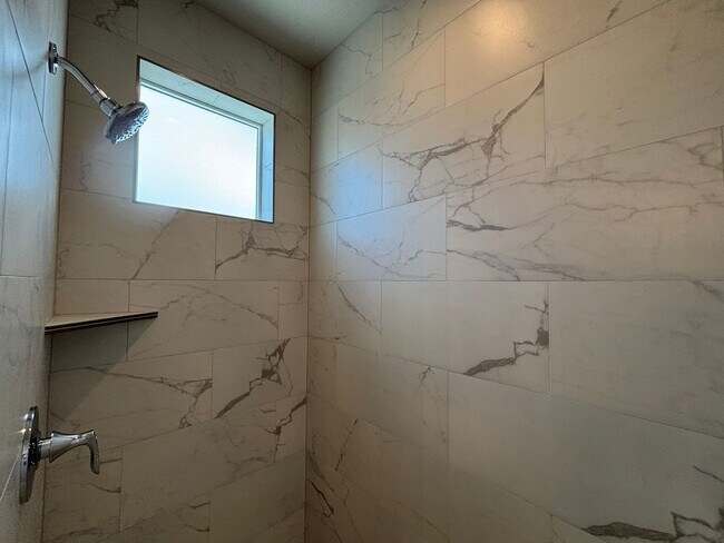 Building Photo - SANDHOLLOW TOWNHOME FOR RENT!