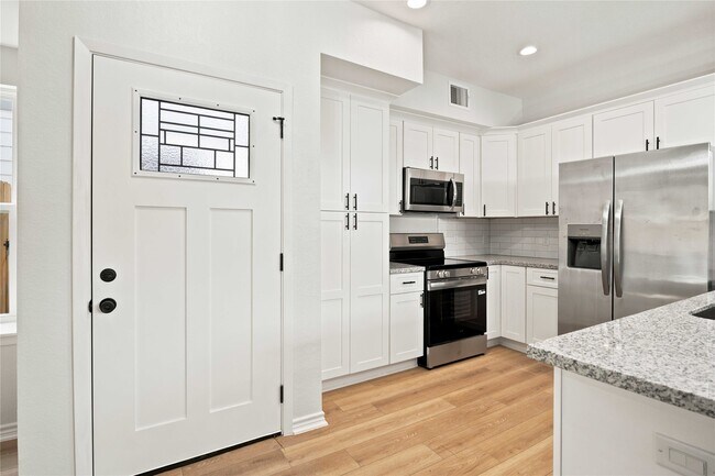 Building Photo - 2024 Hampton St