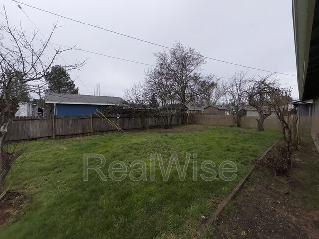 Building Photo - 231 Hawthorne St