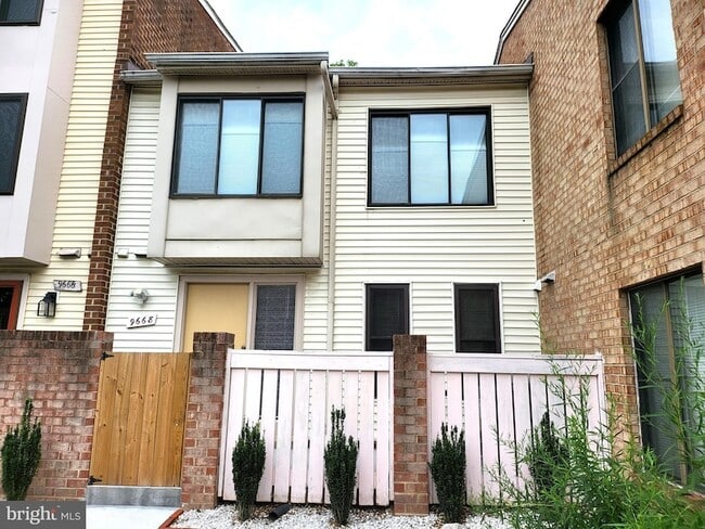 Primary Photo - 9668 Brassie Way