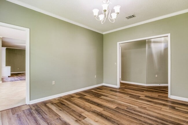 Building Photo - Great Home in the Tiger Point community of Champions Green!