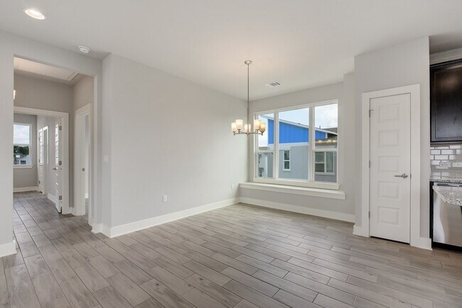 Building Photo - Gorgeous Edgewick Condo - Available Now!