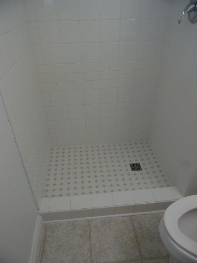 Building Photo - 3 Bedroom, 1.5 Bath, Townhouse in Oscoda v...
