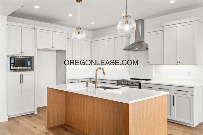 Building Photo - Gorgeous New Construction in Brand New Veneta Subdivision