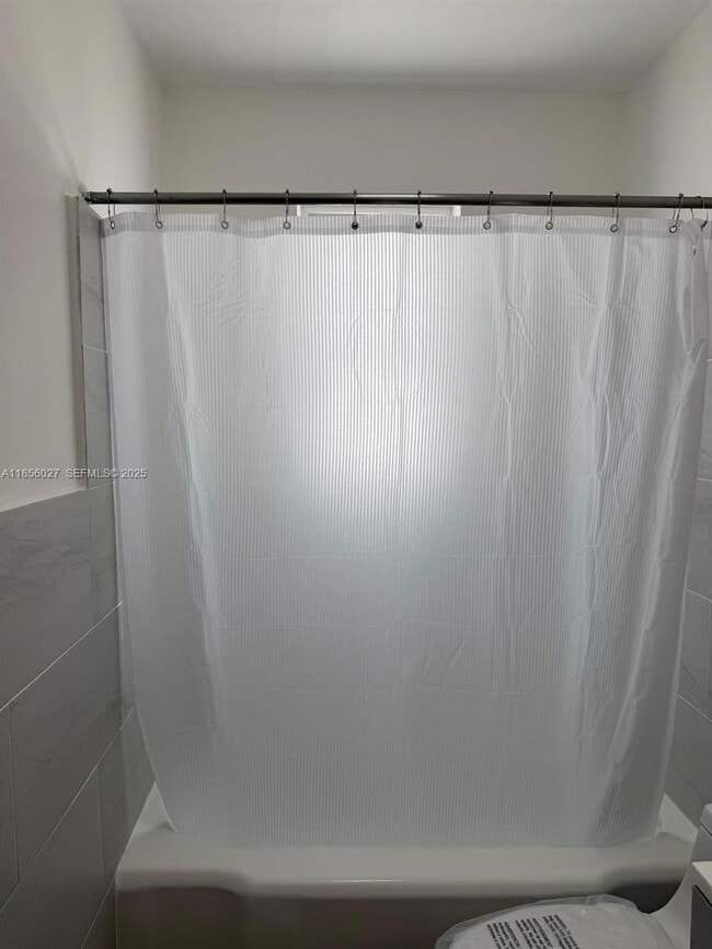 Building Photo - 1432 NE 163rd St