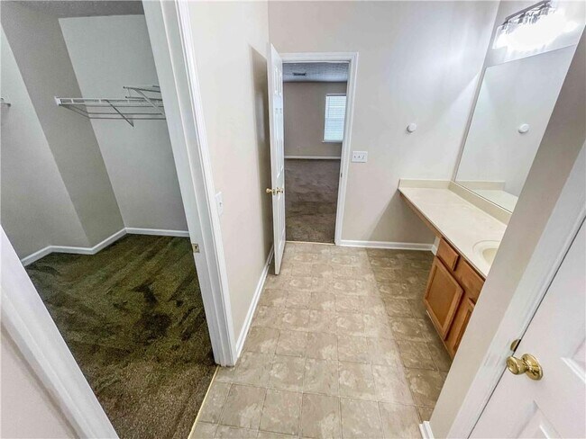 Building Photo - 6205 Tree Ridge Dr N W