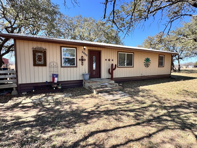 Building Photo - 3/2 on 10 Acres in Bangs