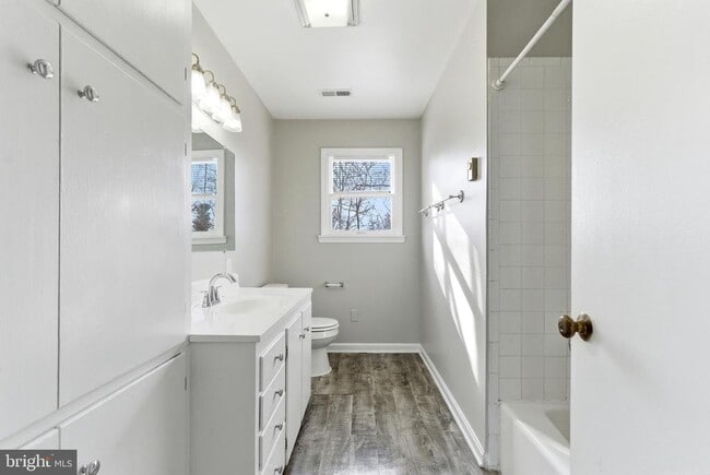 Building Photo - 413 Briarmont Dr