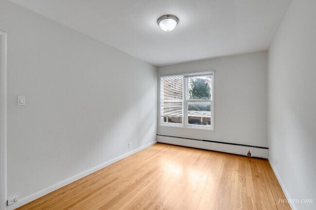 Building Photo - 1930 Franklin St