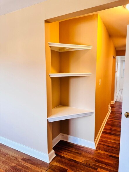 Building Photo - 8805 Plymouth St