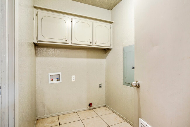 Building Photo - 5520 Evanbrook Terrace