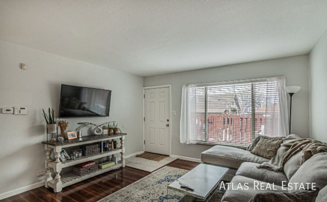 Building Photo - 2424 W 35th Ave