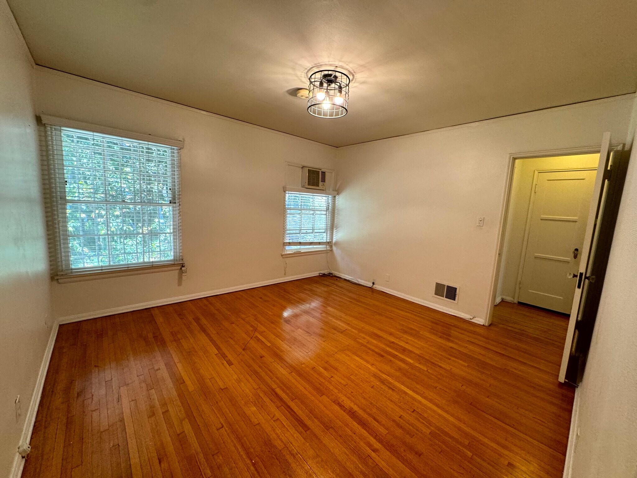Building Photo - 1271 N Crescent Heights Blvd