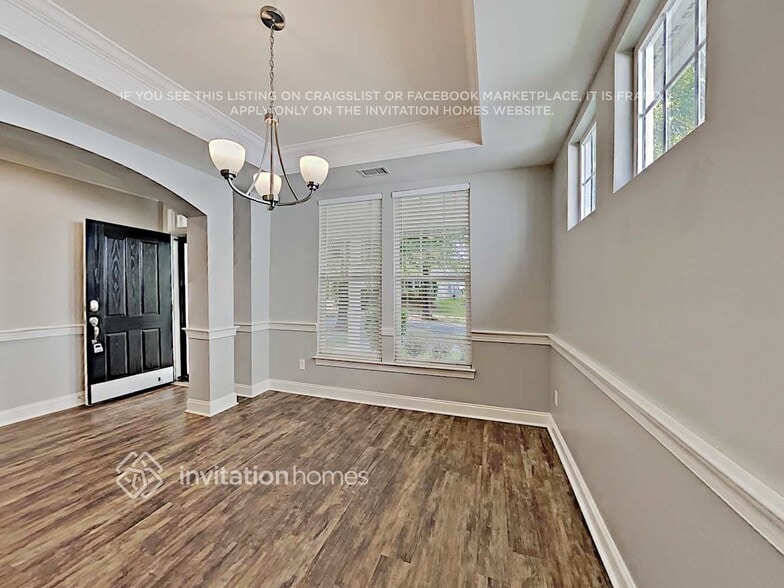 Building Photo - 14909 Almondell Dr