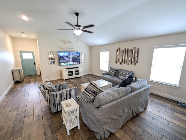 Building Photo - 1880 Presidio St