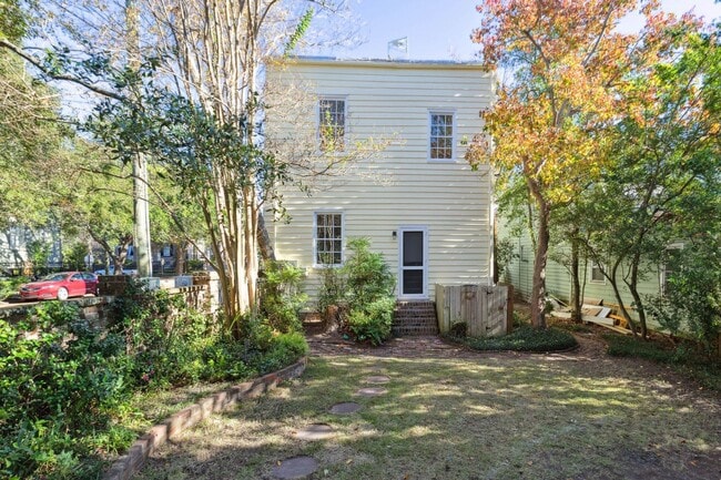 Building Photo - 89 Alexander St