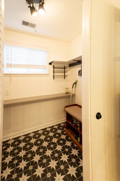 Building Photo - 2405 Pierce St
