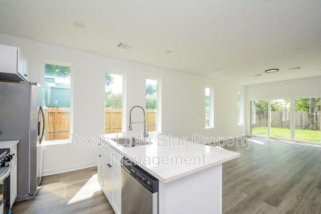 Building Photo - 4358 Clover St