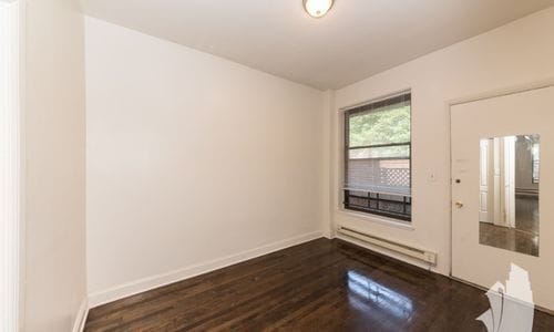 Building Photo - 1415 W Hutchinson St