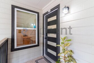 Building Photo - Unit 203