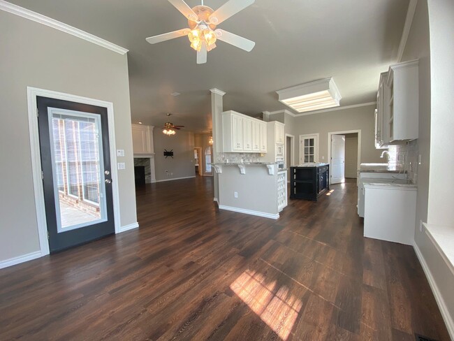 Building Photo - Absolute Dream in NW OKC!!