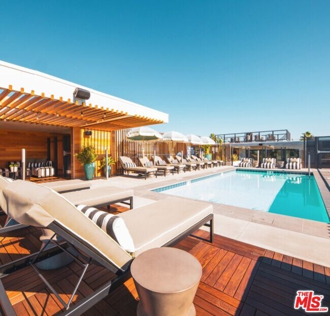 Building Photo - 1250 N Fairfax Ave