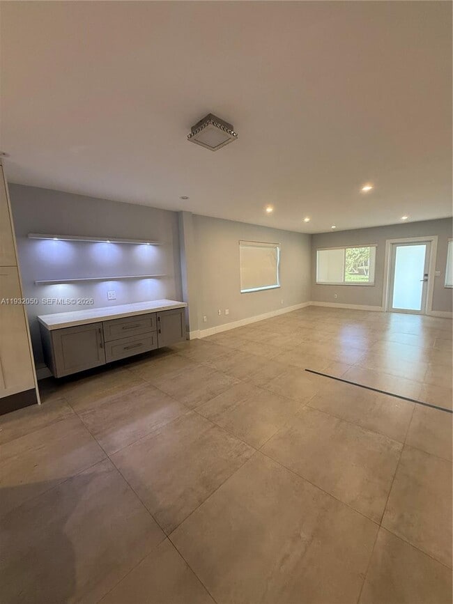 Building Photo - 1975 Sans Souci Blvd