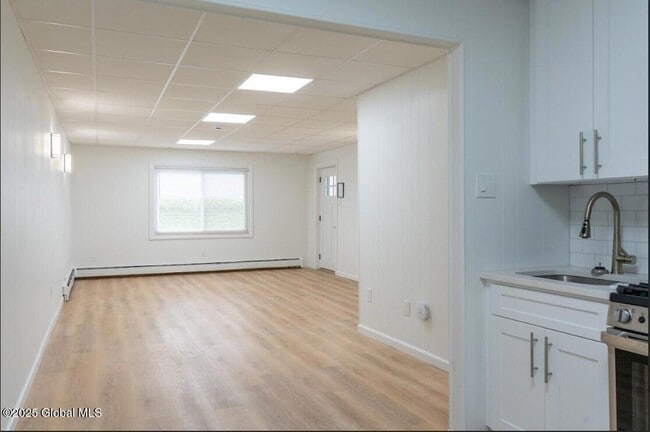 Building Photo - 195 S Broadway