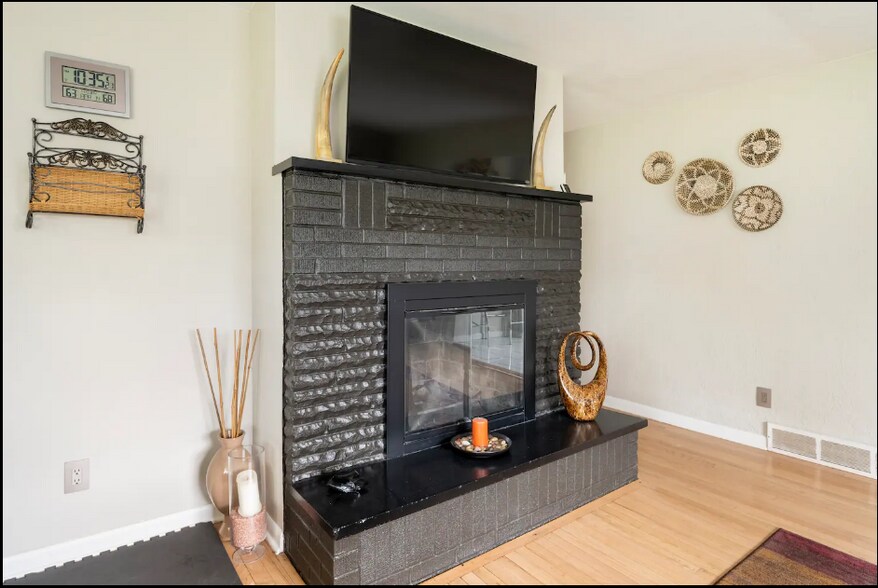 Building Photo - 1086 Meadow Dr