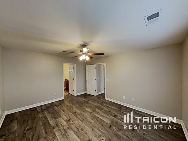 Building Photo - 4586 Woodway Dr