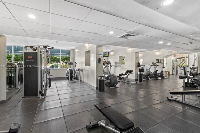 Building Photo - 888 Brickell Key Dr