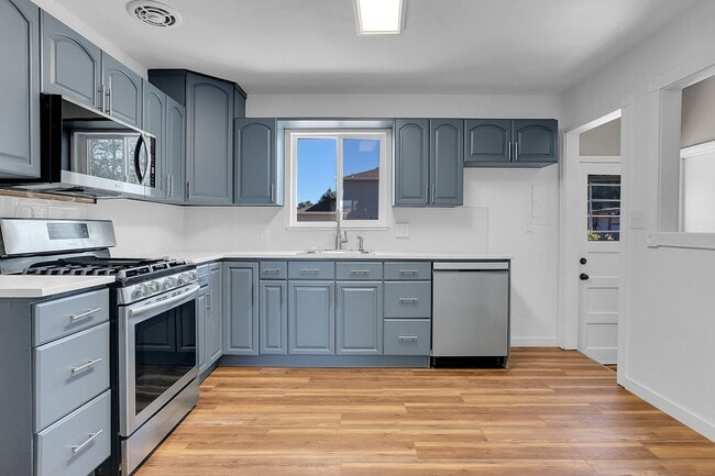 Building Photo - 4 bedroom, 2 bath Home in Golden