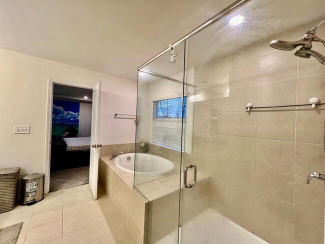 Building Photo - 1404 Reidhaven St