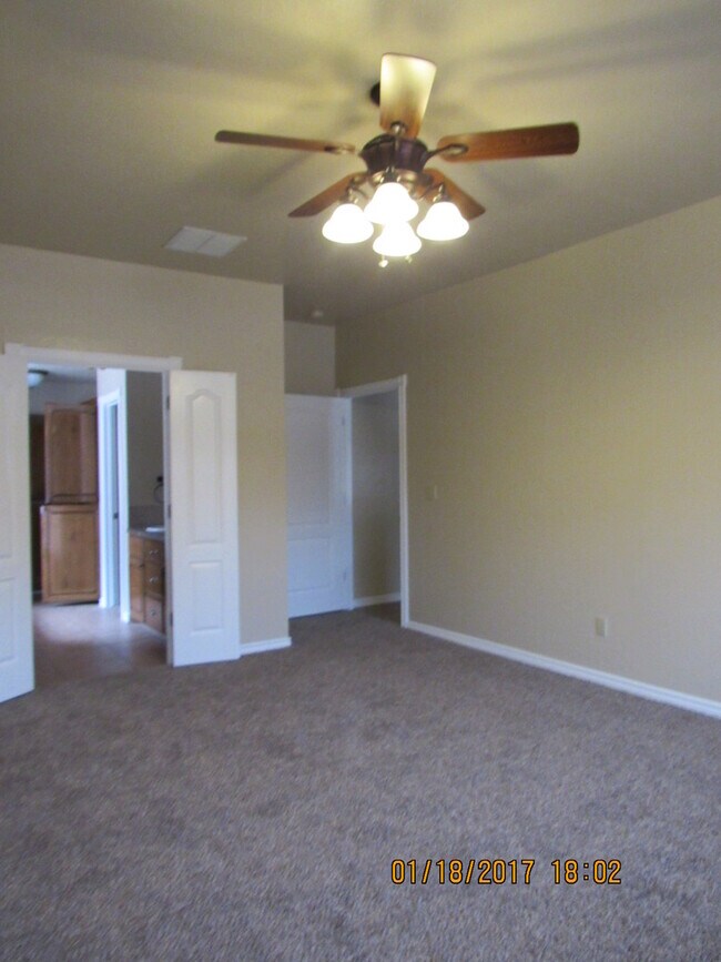 Building Photo - BEAUTIFUL HOME IN WOLFCREEK AREA!!!