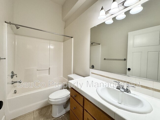 Building Photo - 3340 SW 12th Ave