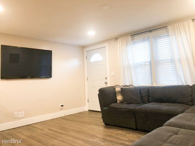 Building Photo - 2 br, 2 bath Townhome - 22 Neillian Way