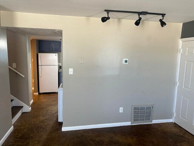 Building Photo - 713 Wilkinson Blvd