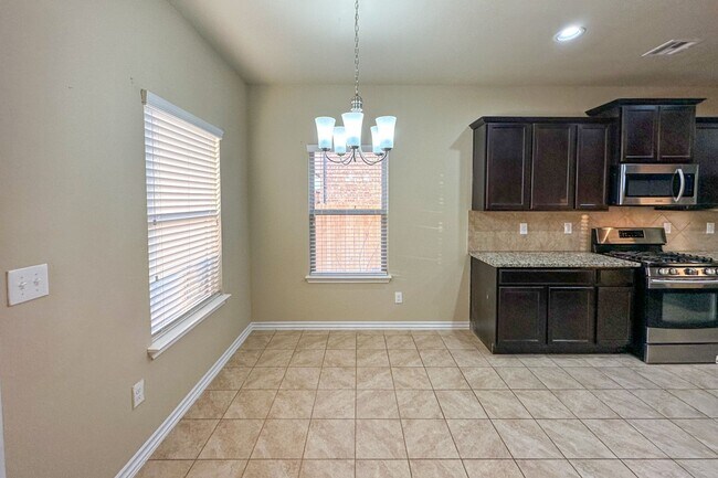 Building Photo - Stunning 5BD, 2 1/2 BTH Home Seconds away from John Kilpatrick Turnpike in YUKON!