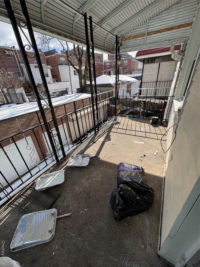 Building Photo - 1826 Mulford Ave