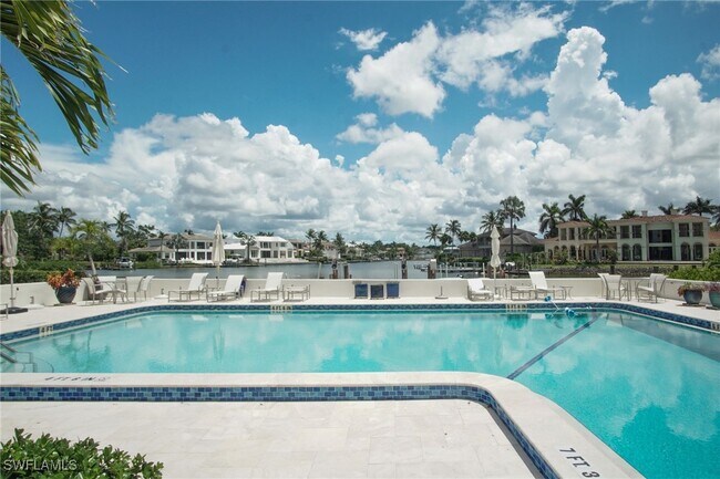 Building Photo - 1900 Gulf Shore Blvd N